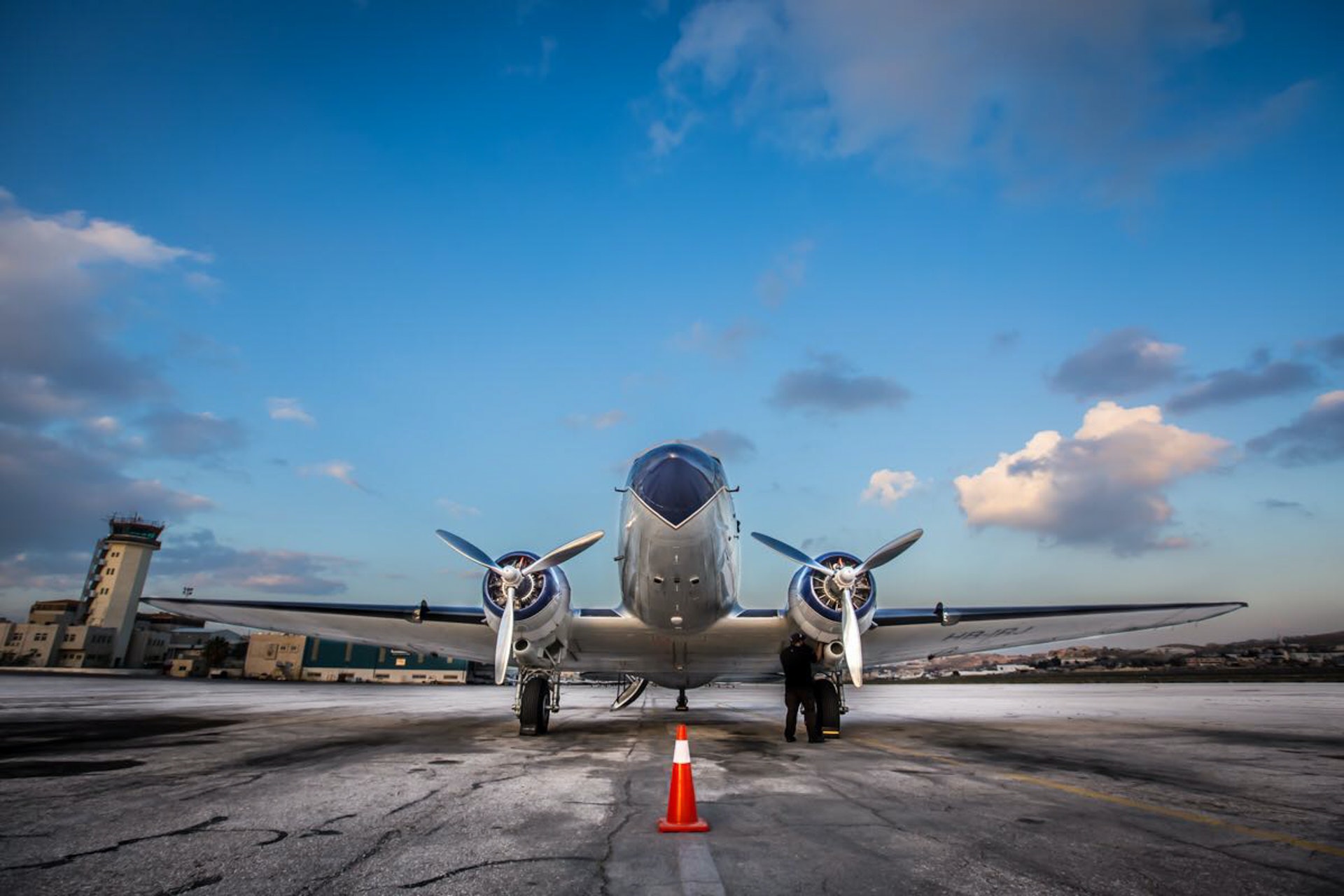 Sciopero del trasporto aereo il 3 maggio 2023: potrebbe causare disagi ai passeggeri e caos negli aeroporti, poiché numerosi voli saranno cancellati.