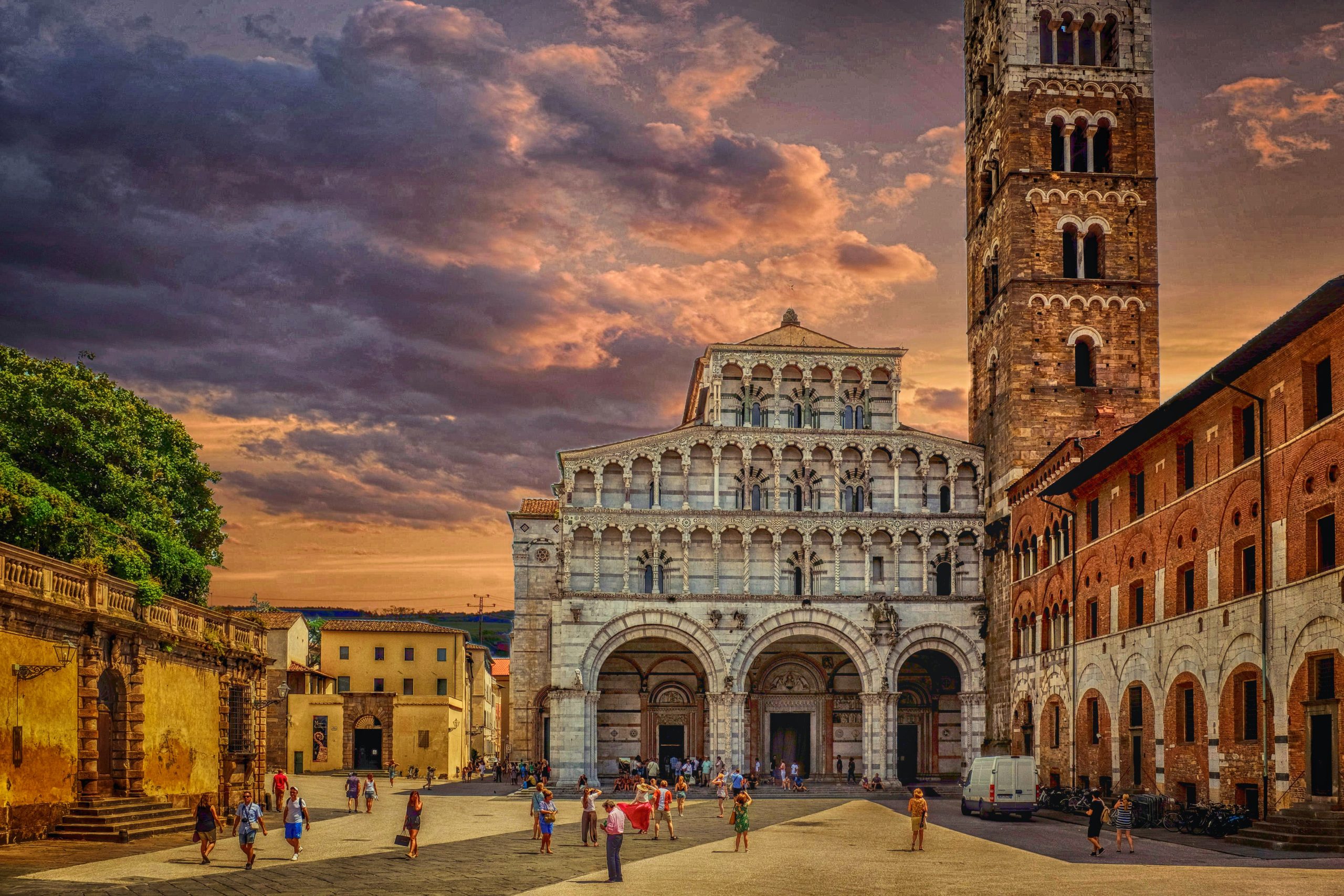 I fiori della Santa Croce a Lucca